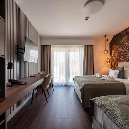Rokusfalvy Borhotel Es Fogado Etyek Exterior photo